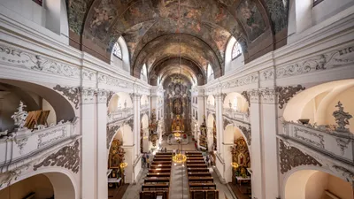 Restaurátoři začínají pracovat na vzácných freskách v kostele sv. Ignáce v Jihlavě